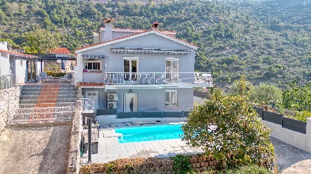 La Turbie – Vista mare, piscina e 4 appartamenti in un’unica proprietà 2