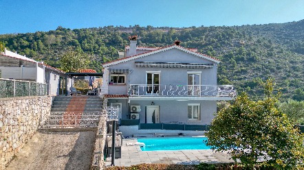 La Turbie – Vista mare, piscina e 4 appartamenti in un’unica proprietà 1