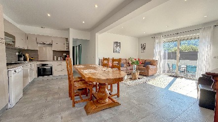 La Turbie – Vista mare, piscina e 4 appartamenti in un’unica proprietà 10