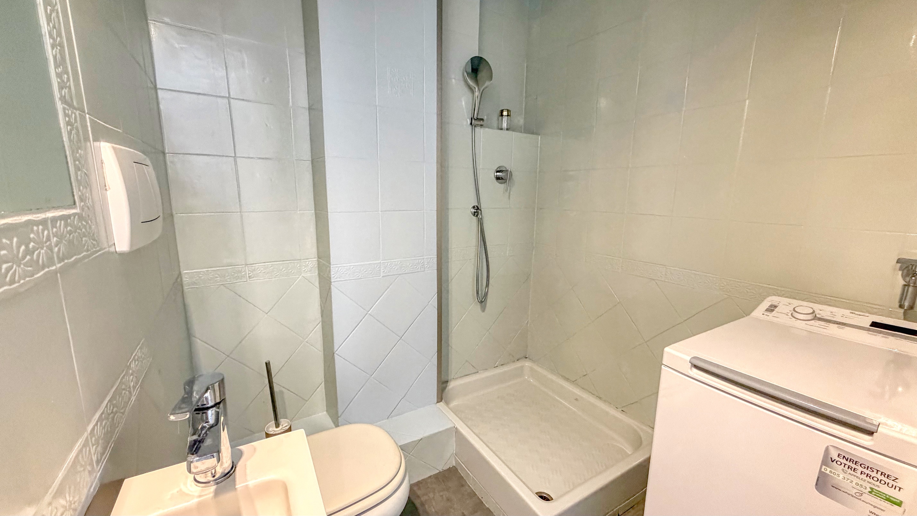 Spacious Sea View 2-Bedroom Apartment Near Monaco with Terrace, Balcony, Parking and Cellar 22