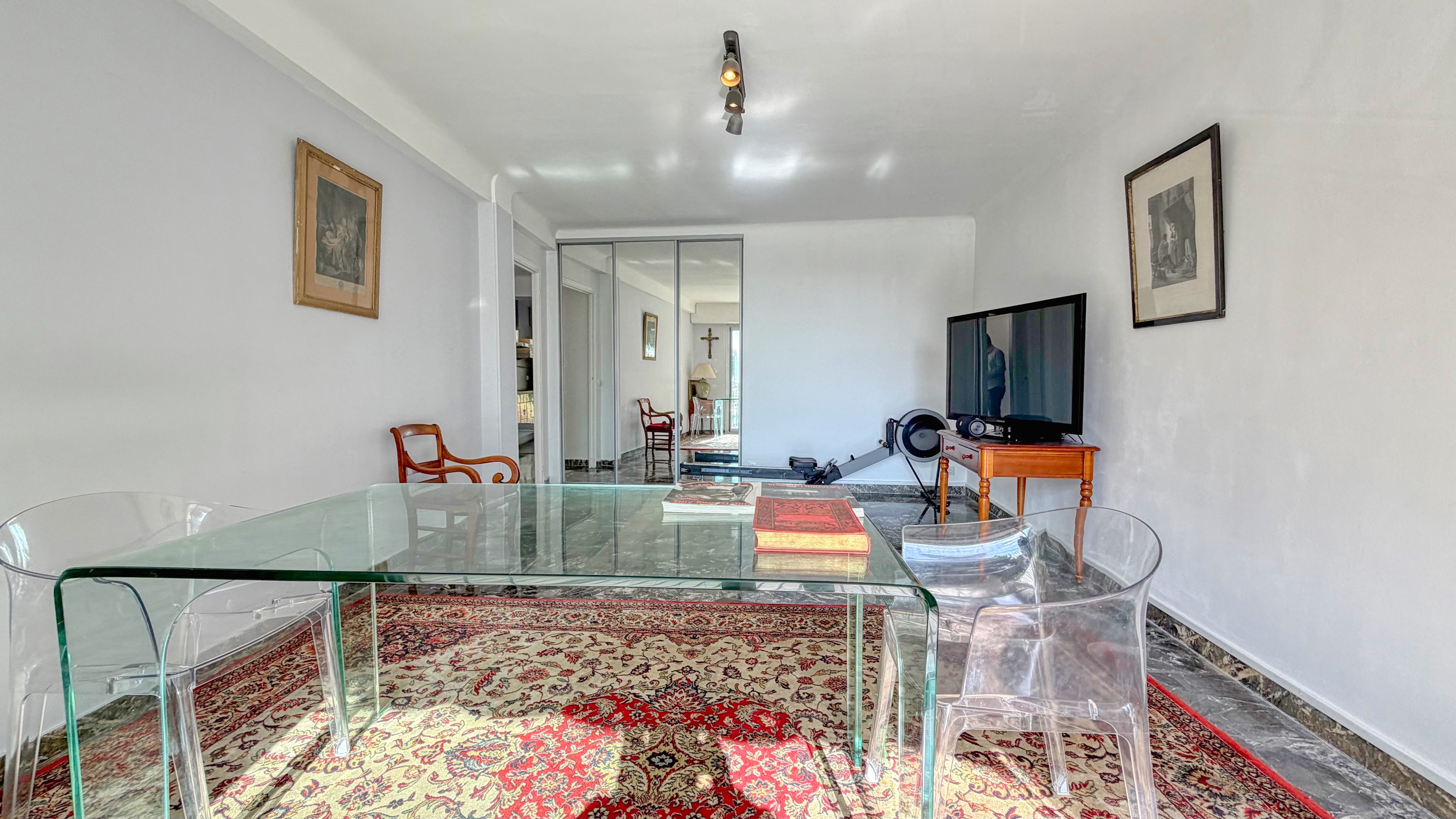 Beau 3 pièces vue mer à proximité immédiate de Monaco avec terrasse, parking et cave 12