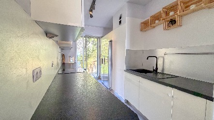 Spacious Sea View 2-Bedroom Apartment Near Monaco with Terrace, Balcony 7