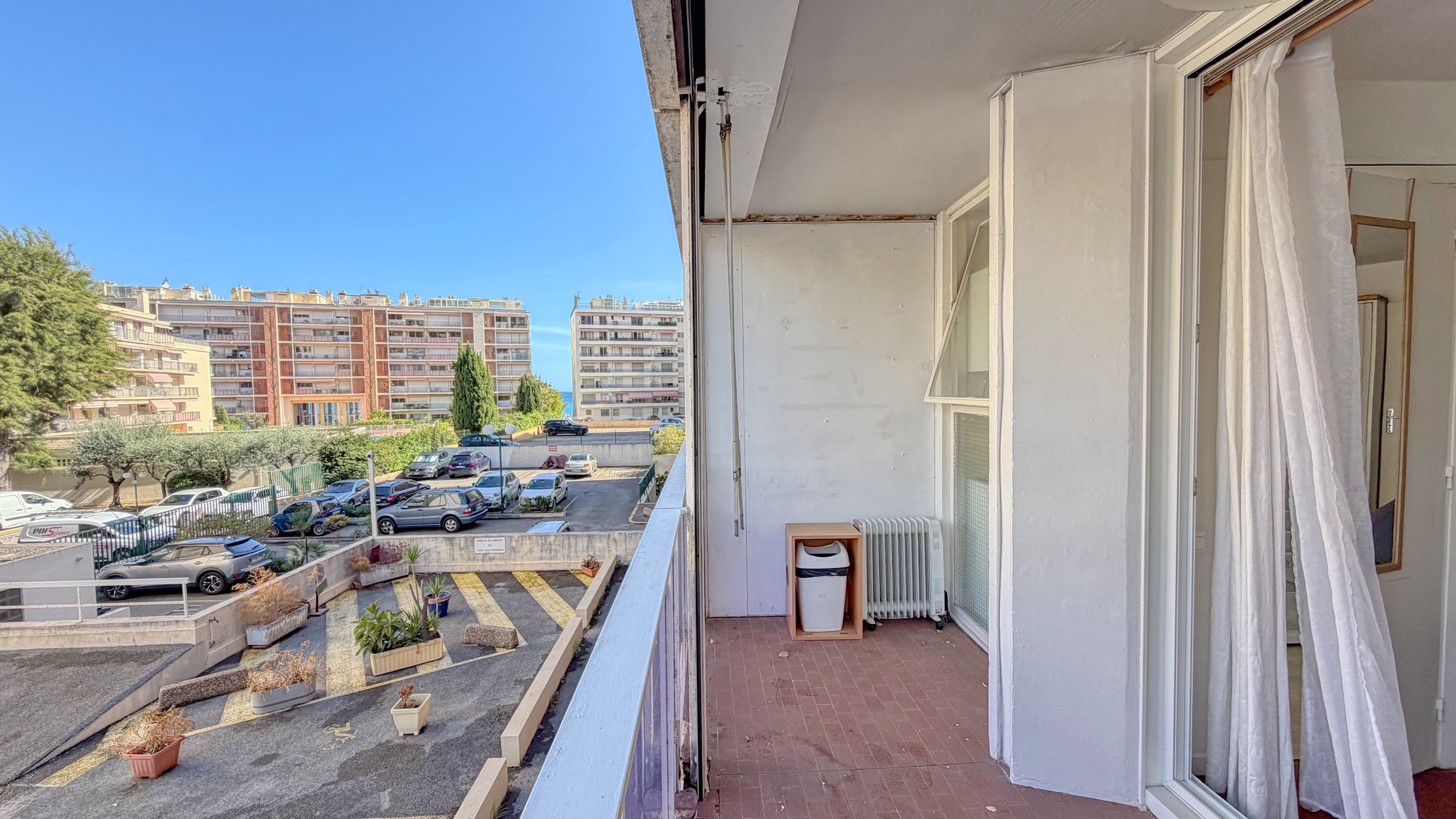 Studio avec terrasse et parking – Idéal investissement à Carnolès, Roquebrune-Cap-Martin 3