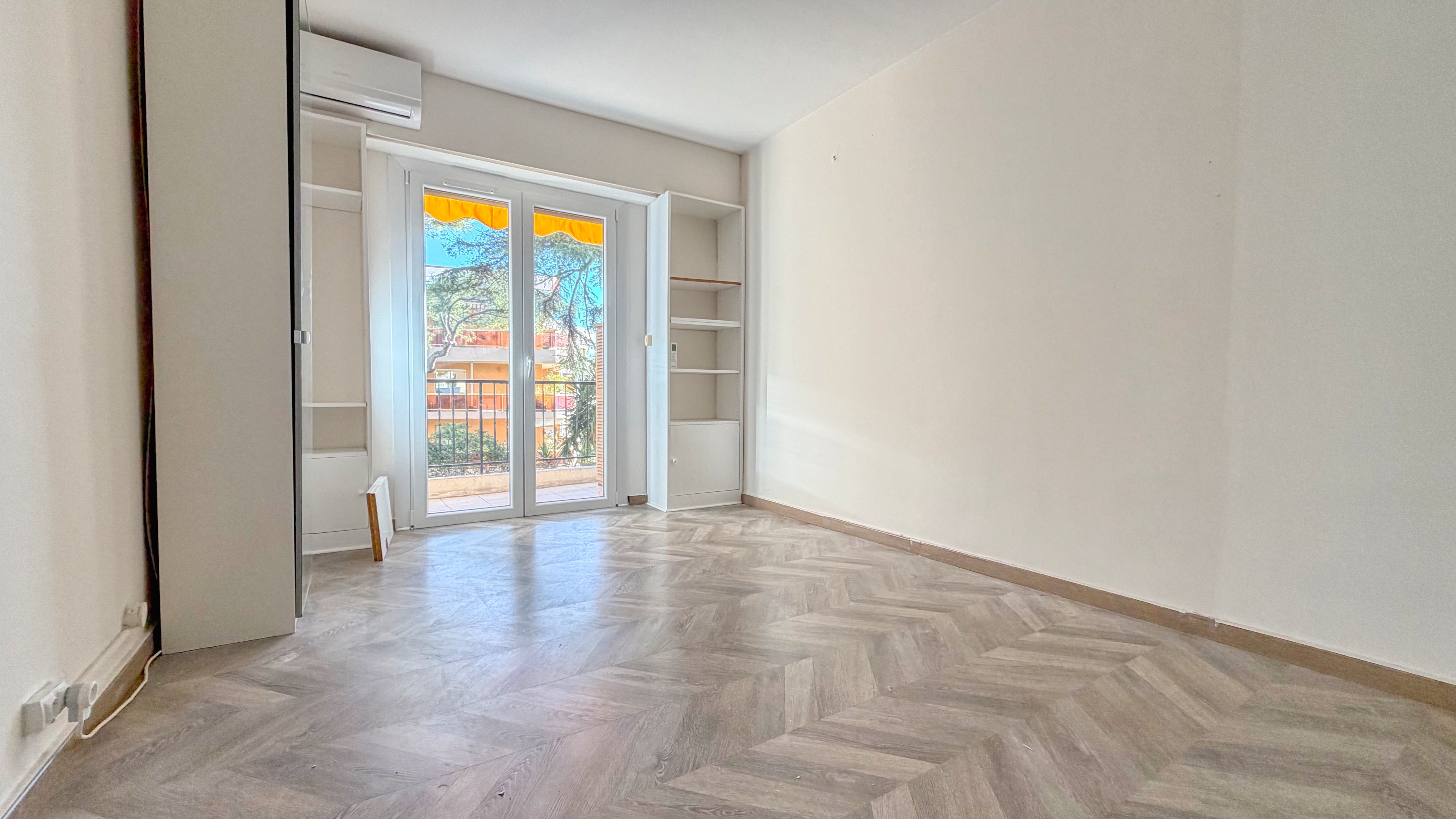 Кап-д’Ай – Просторная квартира под полную реновацию в престижной резиденции с бассейном 21