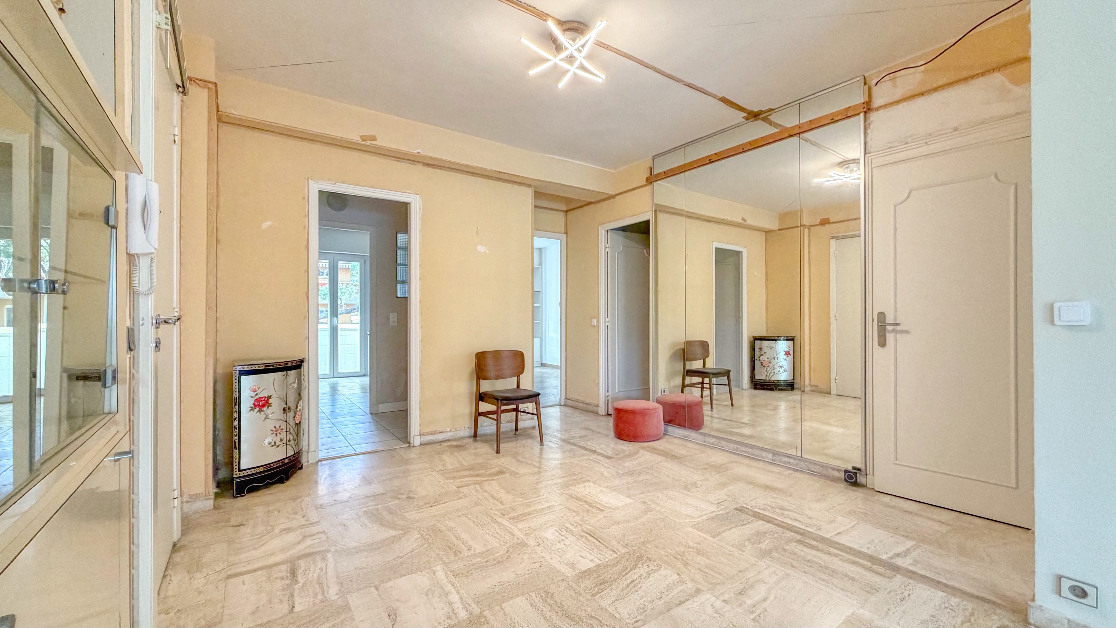 Кап-д’Ай – Просторная квартира под полную реновацию в престижной резиденции с бассейном 12