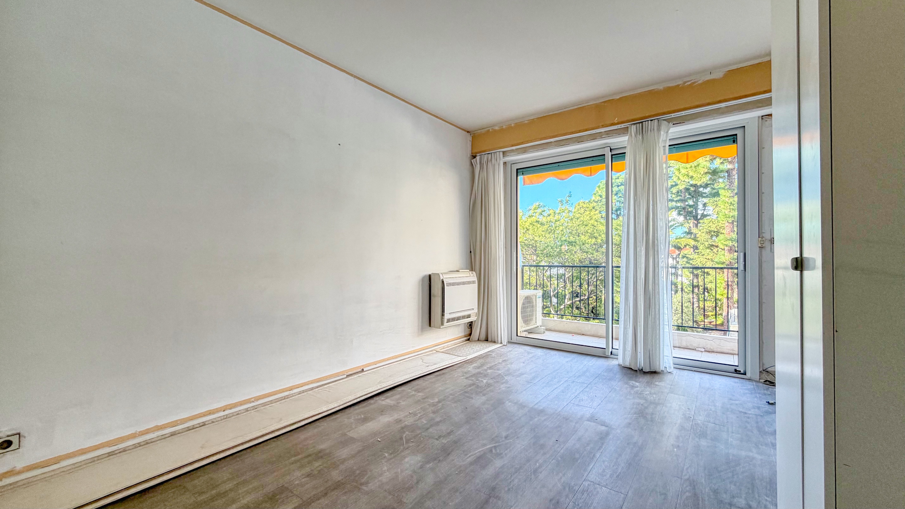 Кап-д’Ай – Просторная квартира под полную реновацию в престижной резиденции с бассейном 17