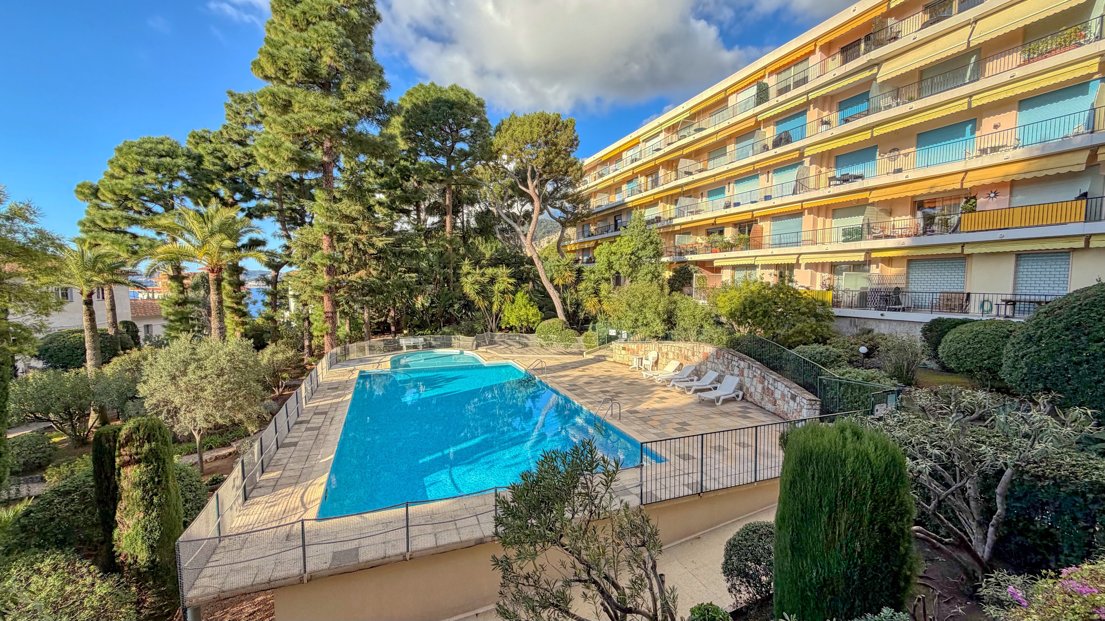 Кап-д’Ай – Просторная квартира под полную реновацию в престижной резиденции с бассейном 2