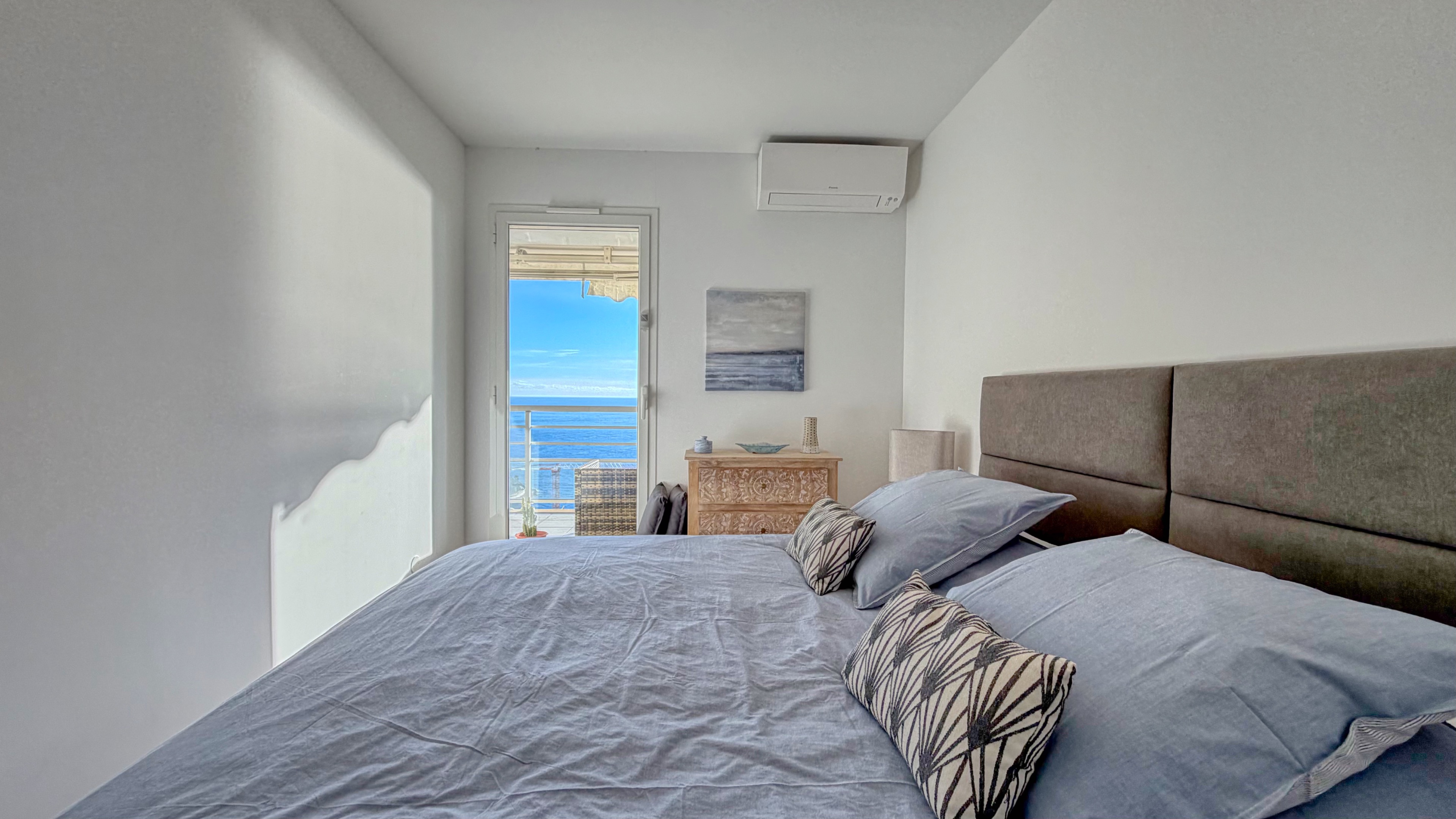 Beausoleil – 2 pièces rénové avec terrasse et vue mer, accès direct Monaco 12