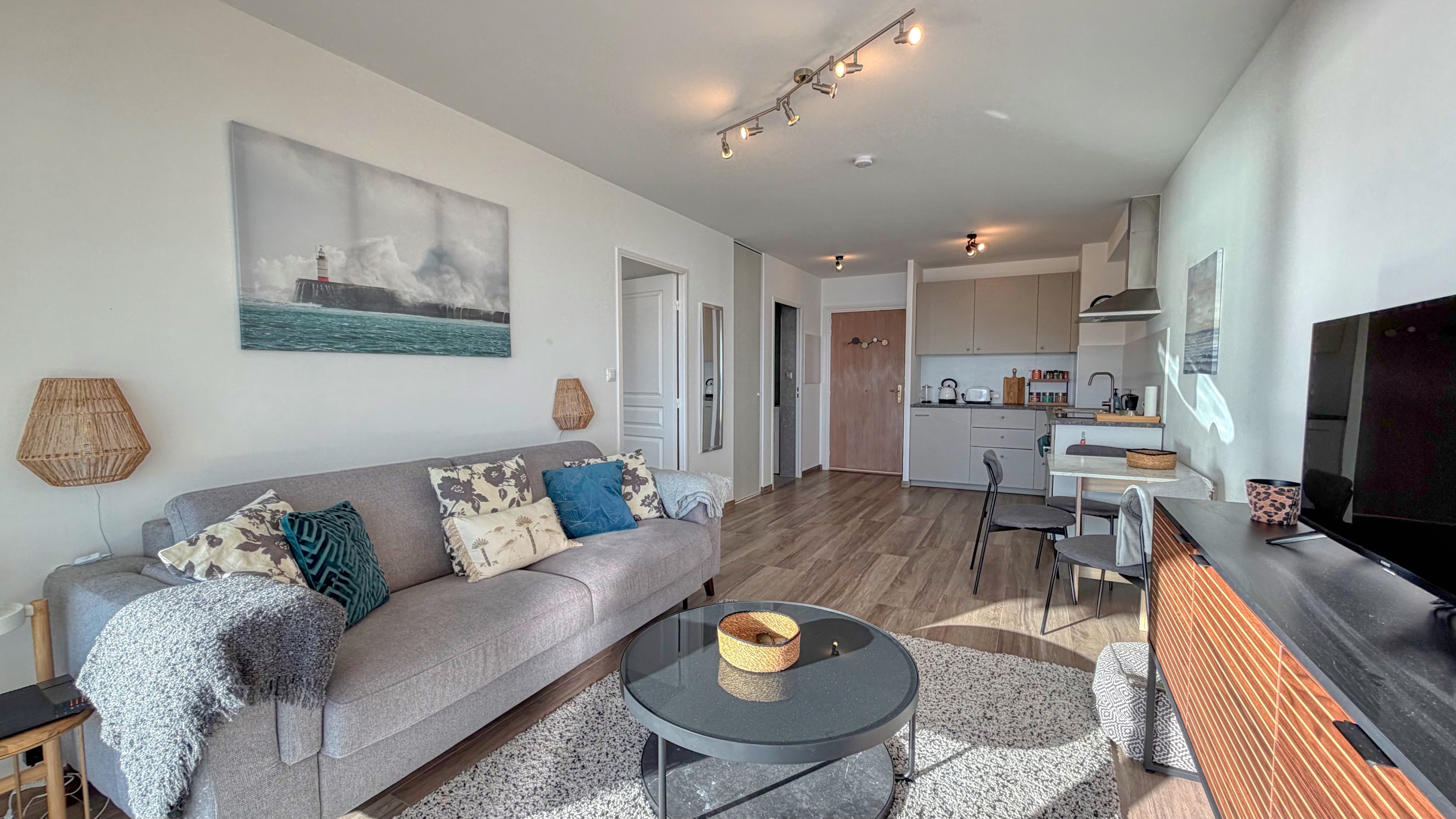 Beausoleil – 2 pièces rénové avec terrasse et vue mer, accès direct Monaco 7