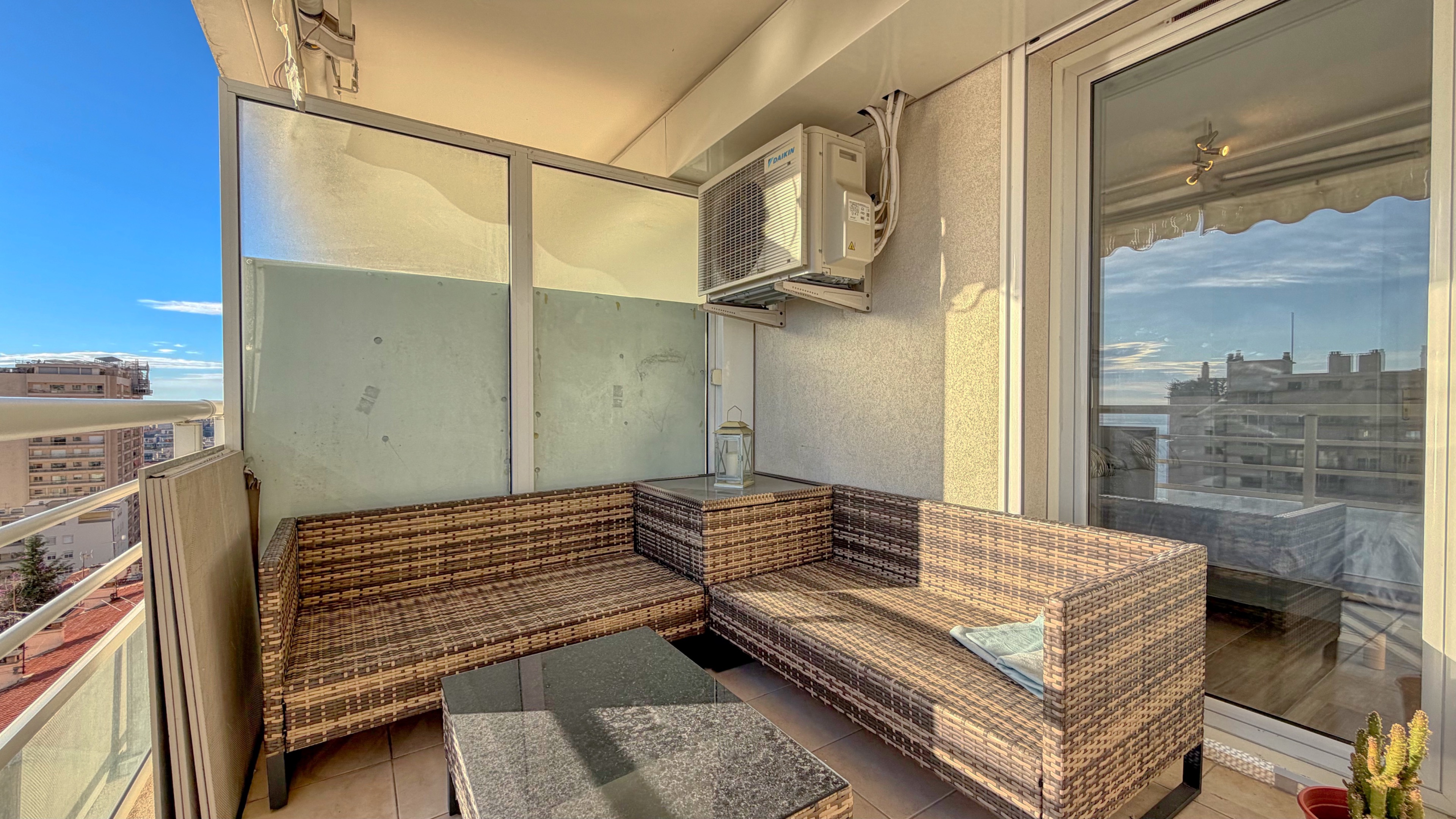 Beausoleil – 2 pièces rénové avec terrasse et vue mer, accès direct Monaco 3