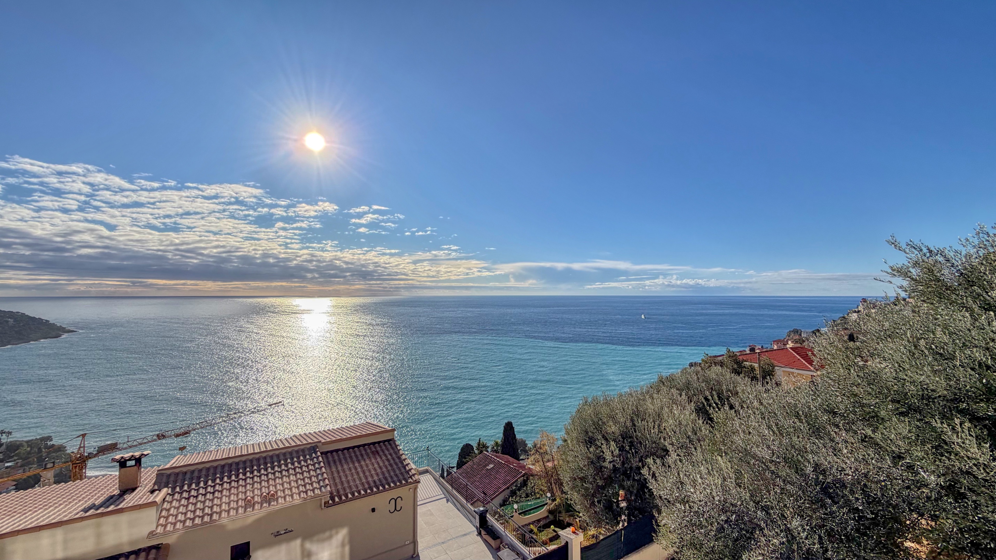 Là où le Ciel embrasse la Mer : Une Parenthèse Enchantée à Roquebrune-Cap-Martin 4