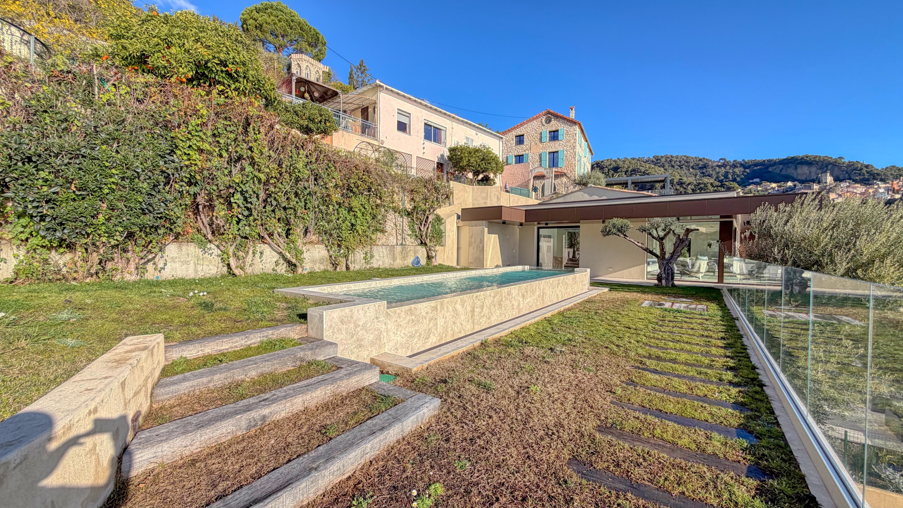 Là où le Ciel embrasse la Mer : Une Parenthèse Enchantée à Roquebrune-Cap-Martin 56