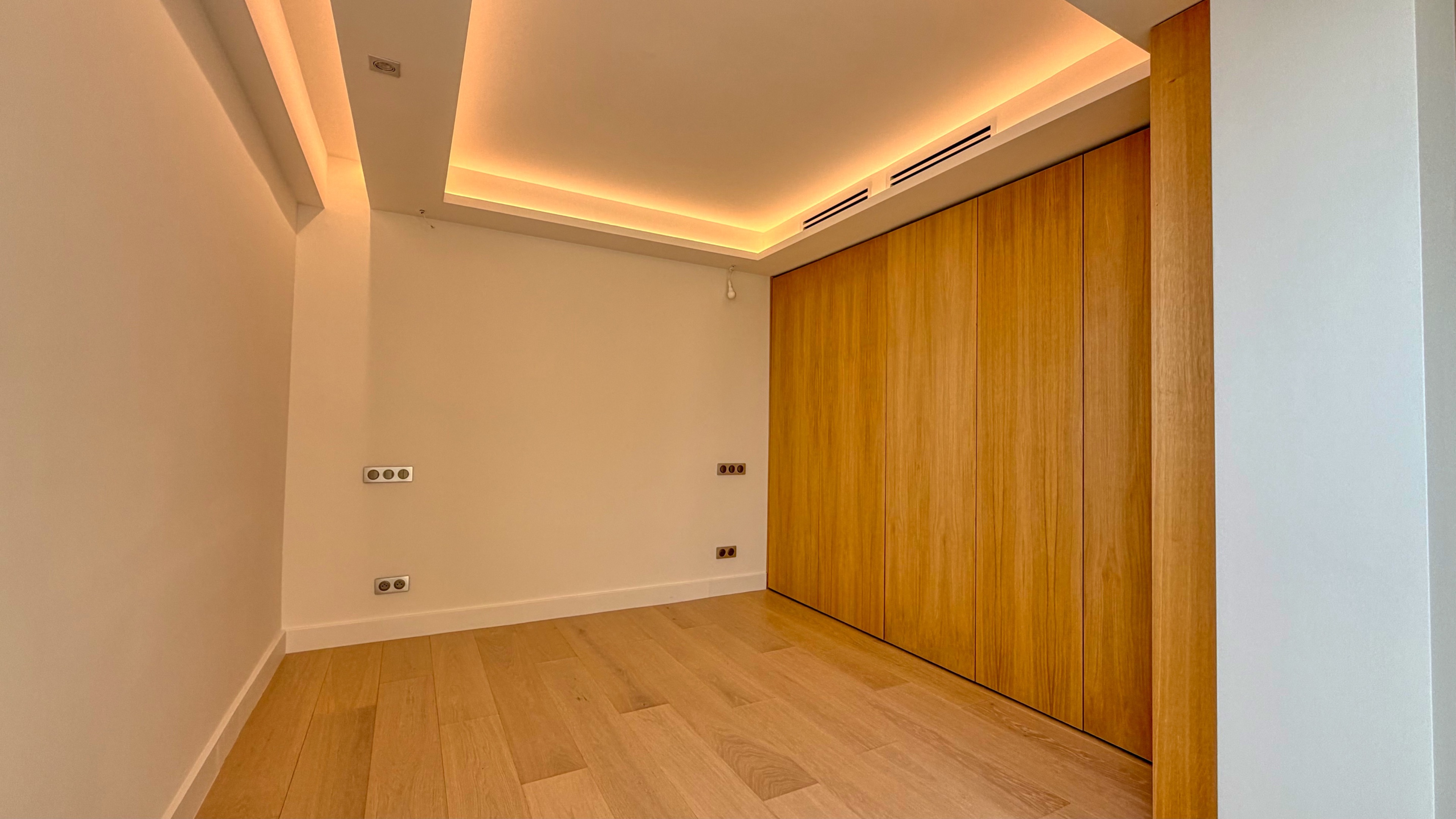 L’Art de Vivre en Bord de Mer: Sumptuous Garden Apartment facing Monaco 16