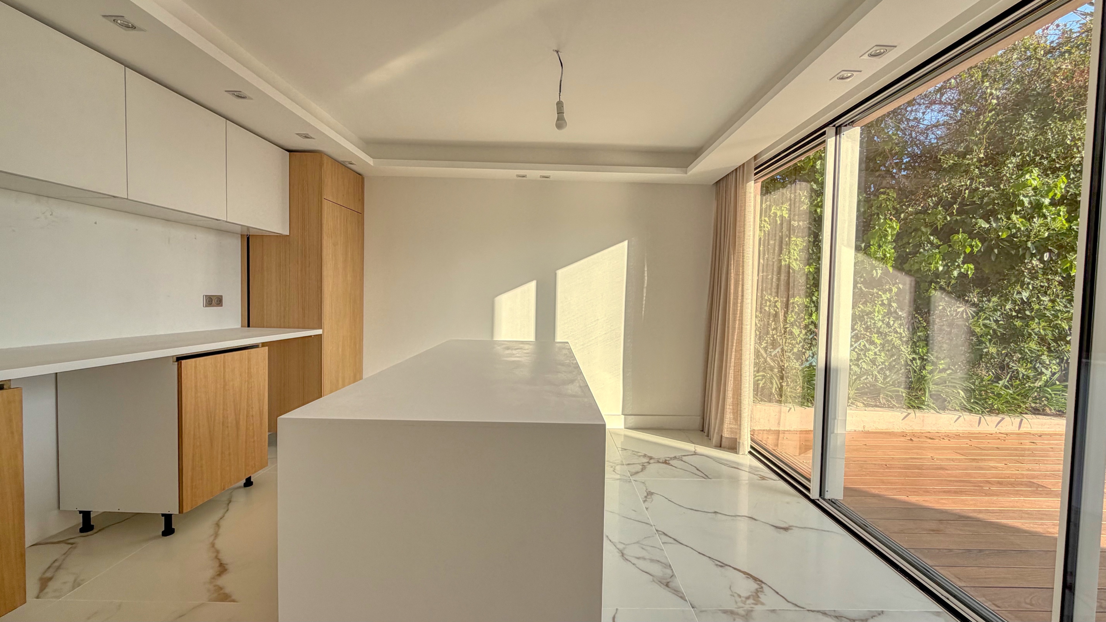 L’Art de Vivre en Bord de Mer: Sumptuous Garden Apartment facing Monaco 8