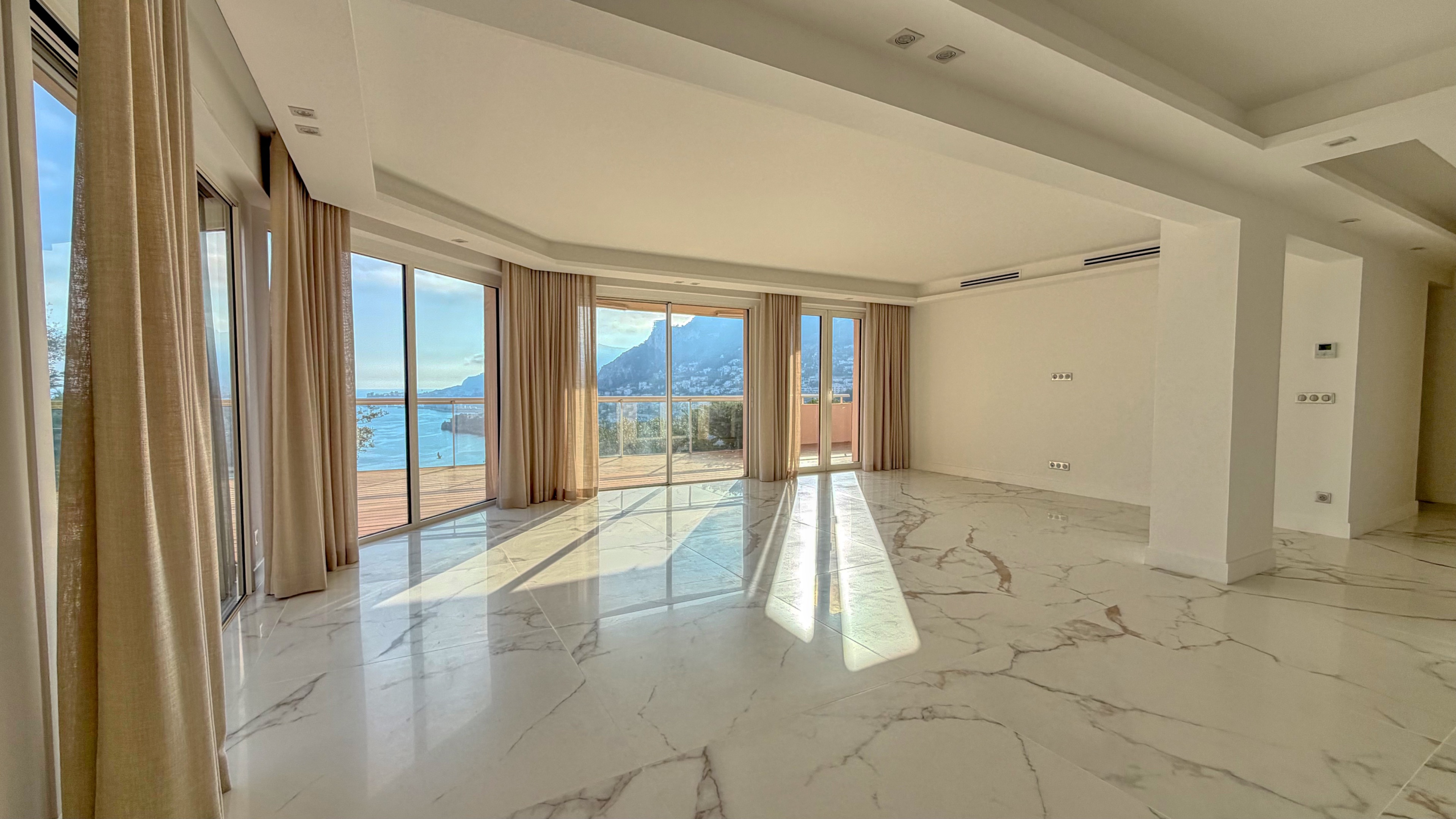 L’Art de Vivre en Bord de Mer: Sumptuous Garden Apartment facing Monaco 5