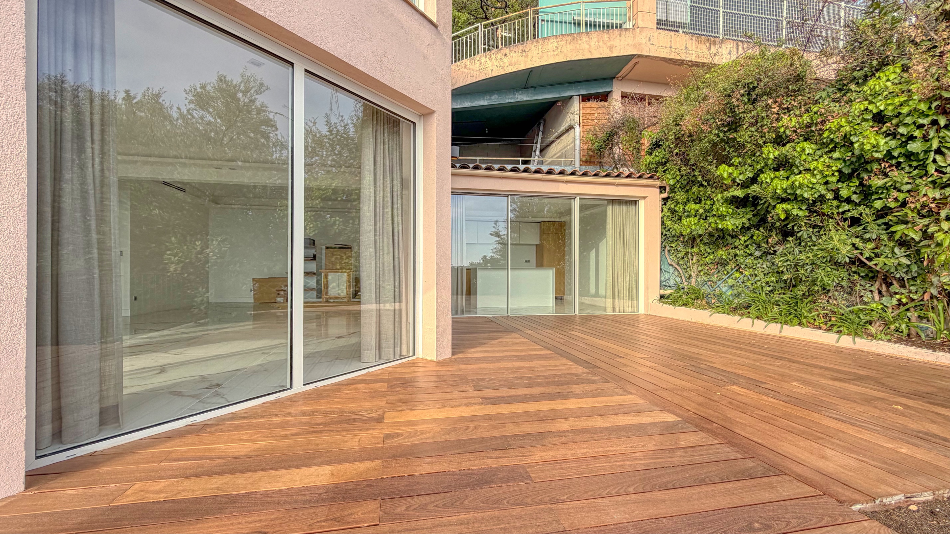 L’Art de Vivre en Bord de Mer: Sumptuous Garden Apartment facing Monaco 18