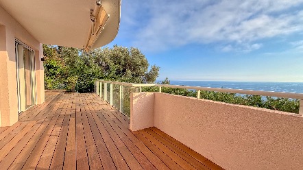 L’Art de Vivre en Bord de Mer: Sumptuous Garden Apartment facing Monaco 3