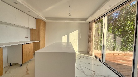 L’Art de Vivre en Bord de Mer: Sumptuous Garden Apartment facing Monaco 8