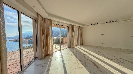 L’Art de Vivre en Bord de Mer: Sumptuous Garden Apartment facing Monaco 6