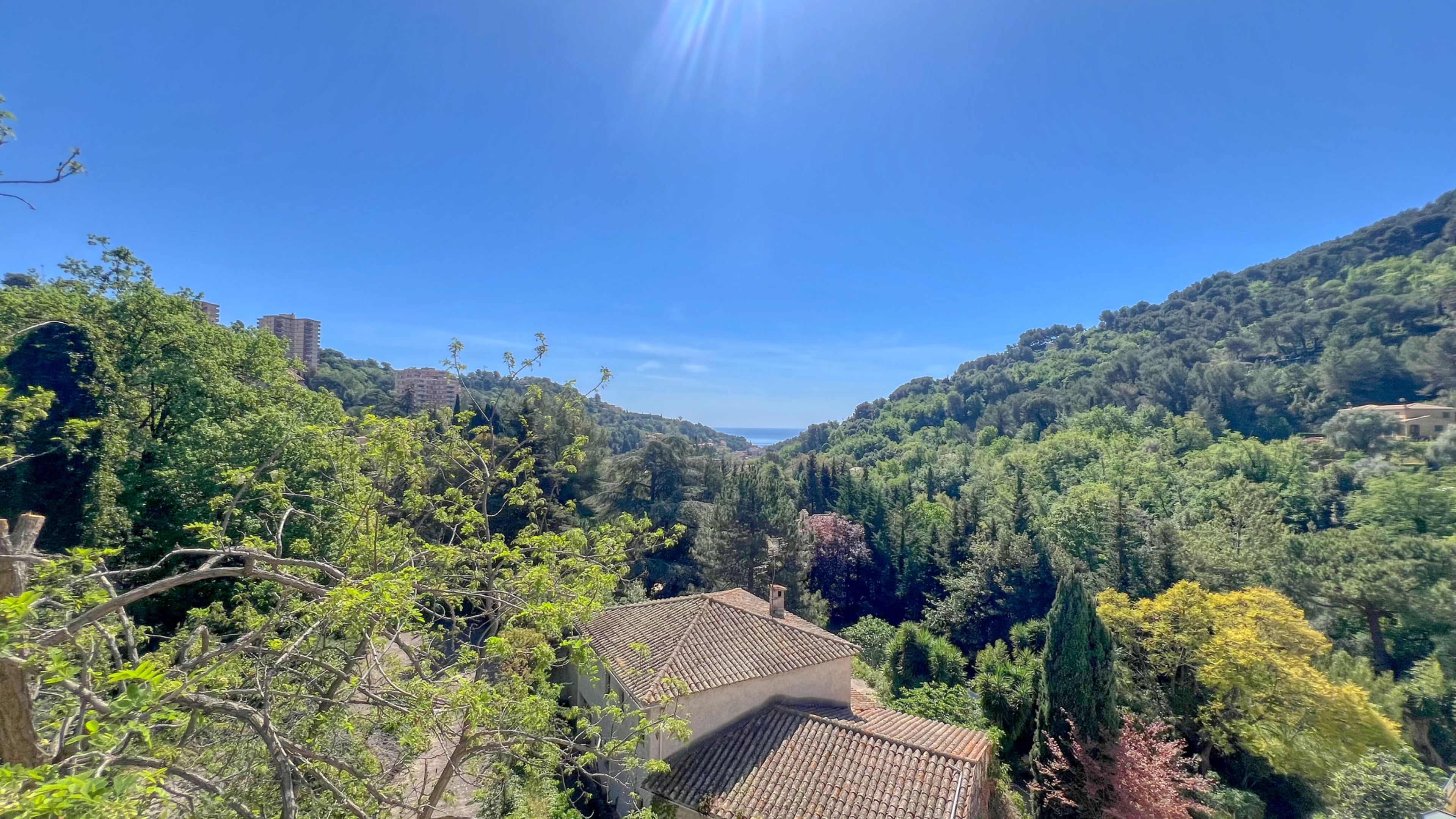 Grand studio rénové avec terrasse vue mer et montagne – Gorbio 2