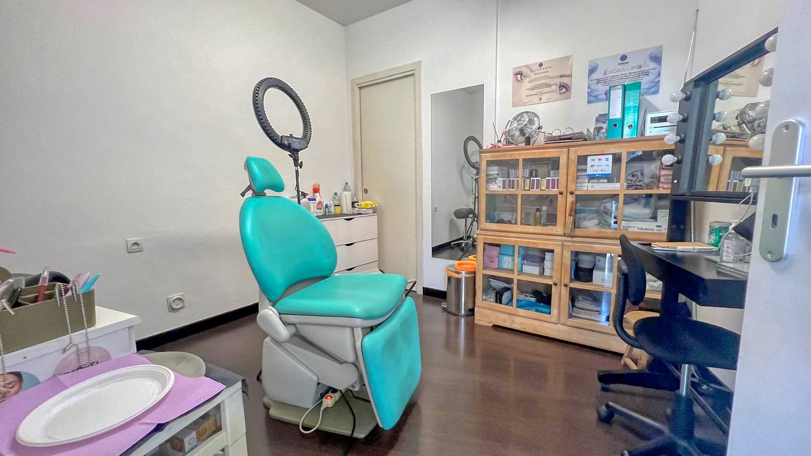 Local commercial 70 m² avec 3 vitrines – Carnolès, proche gare 10