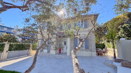 Une villa d'exception au Cap Martin — là où la Riviera révèle ses plus beaux secrets 1