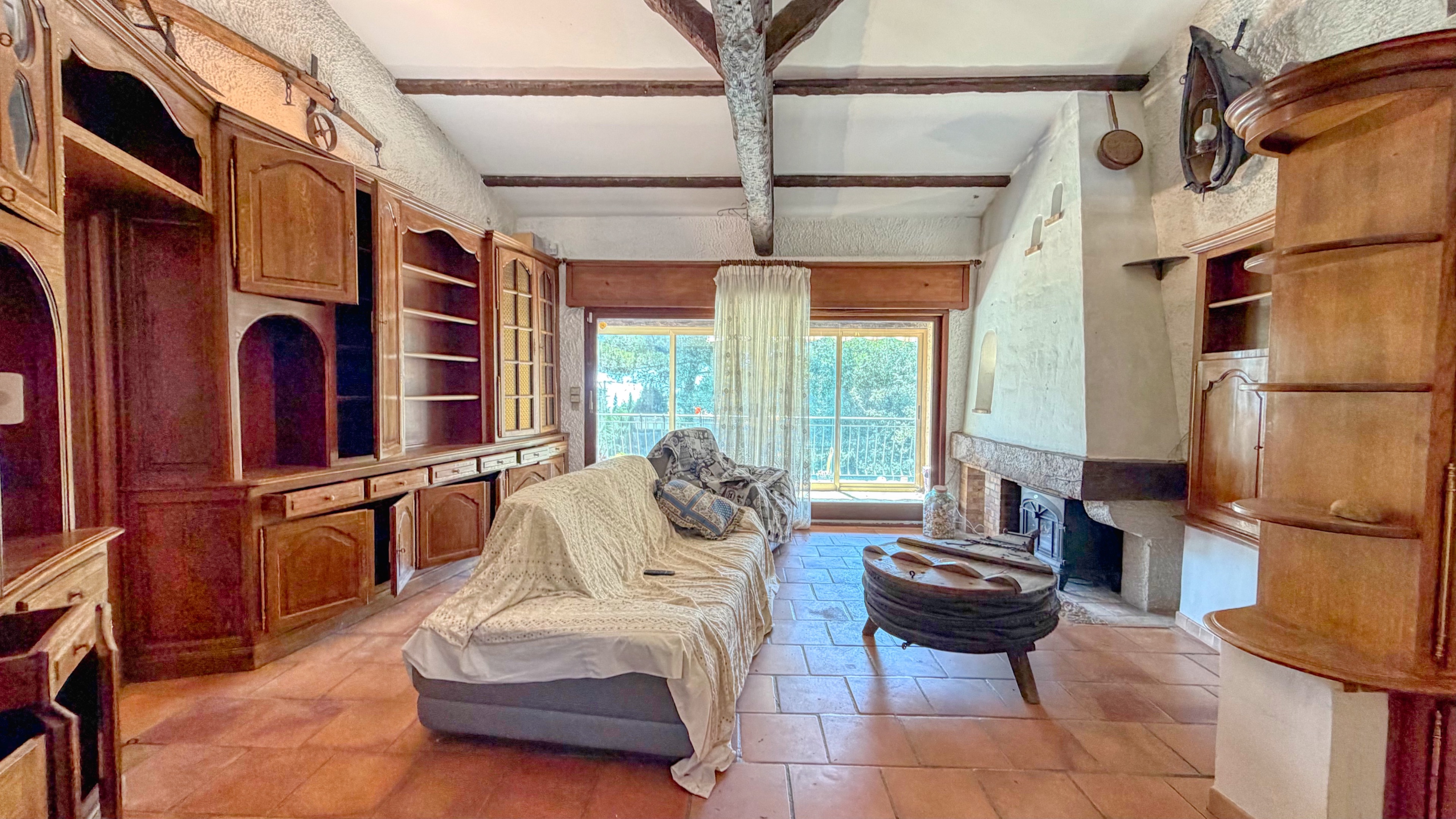 Maison à fort potentiel avec 4 chambres, grand sous-sol et piscine – À découvrir à La Turbie 11