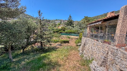 Maison à fort potentiel avec 4 chambres, grand sous-sol et piscine – À découvrir à La Turbie 19