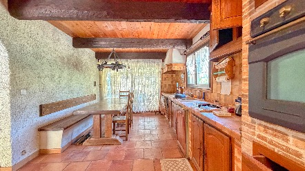 Maison à fort potentiel avec 4 chambres, grand sous-sol et piscine – À découvrir à La Turbie 7
