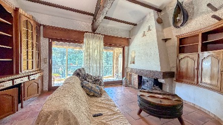 Maison à fort potentiel avec 4 chambres, grand sous-sol et piscine – À découvrir à La Turbie 10