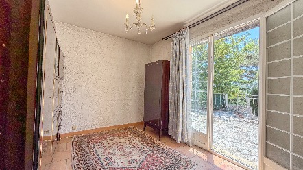 Maison à fort potentiel avec 4 chambres, grand sous-sol et piscine – À découvrir à La Turbie 15