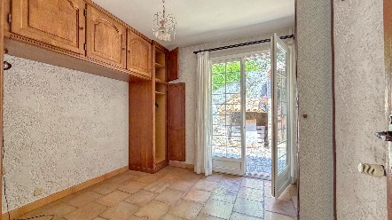 Maison à fort potentiel avec 4 chambres, grand sous-sol et piscine – À découvrir à La Turbie 16