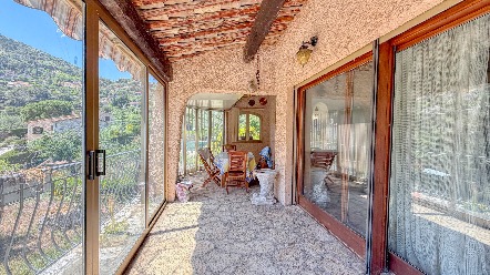 Maison à fort potentiel avec 4 chambres, grand sous-sol et piscine – À découvrir à La Turbie 12