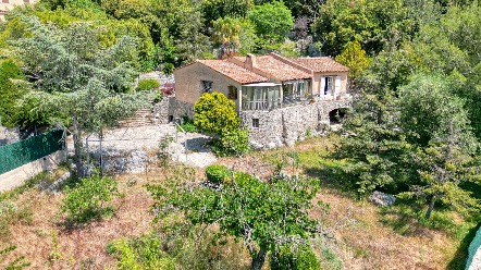 Maison à fort potentiel avec 4 chambres, grand sous-sol et piscine – À découvrir à La Turbie 1