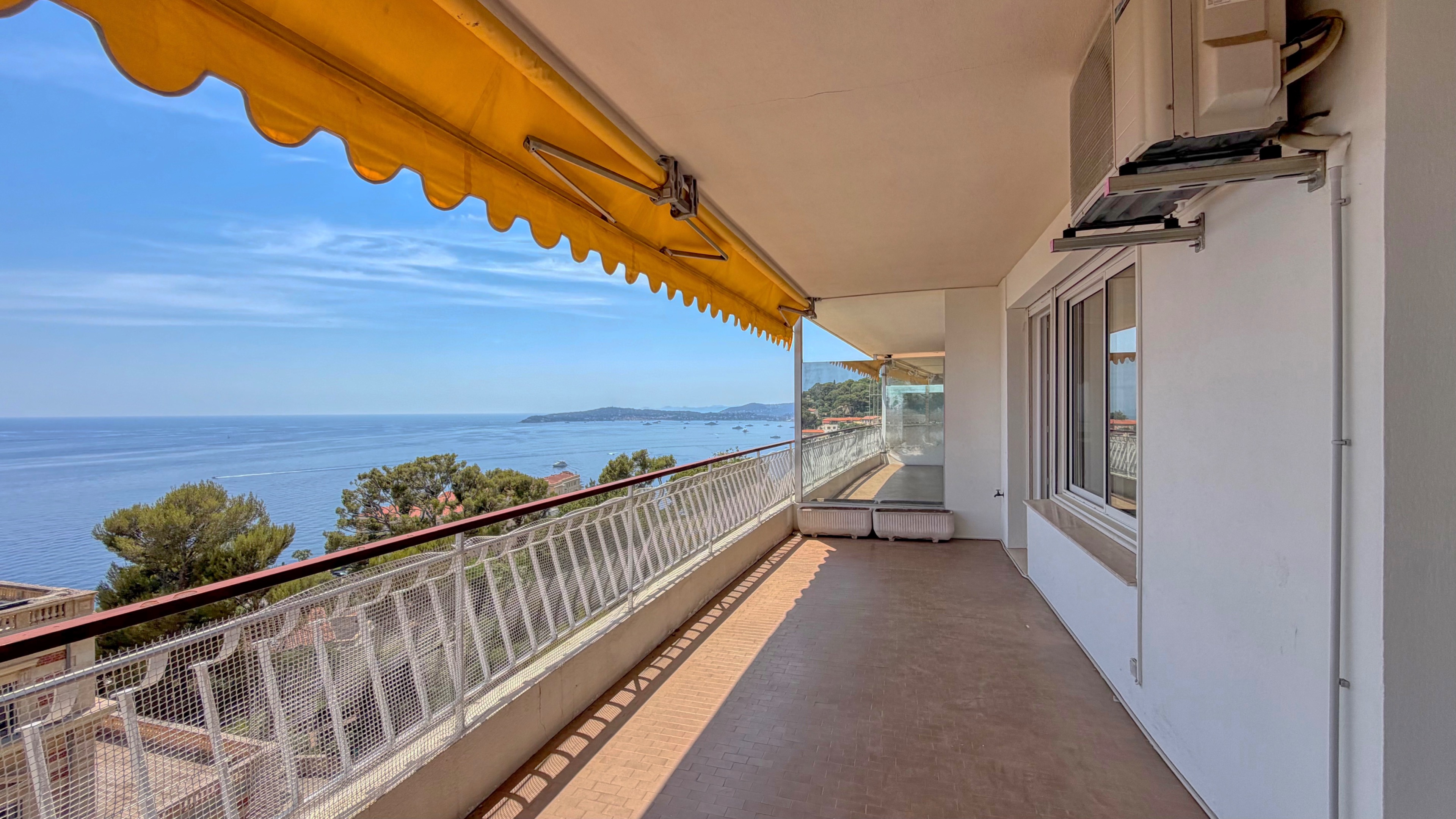 Magnifique Appartement de 3 Pièces avec Vue Mer Panoramique à Cap-d'Ail 2