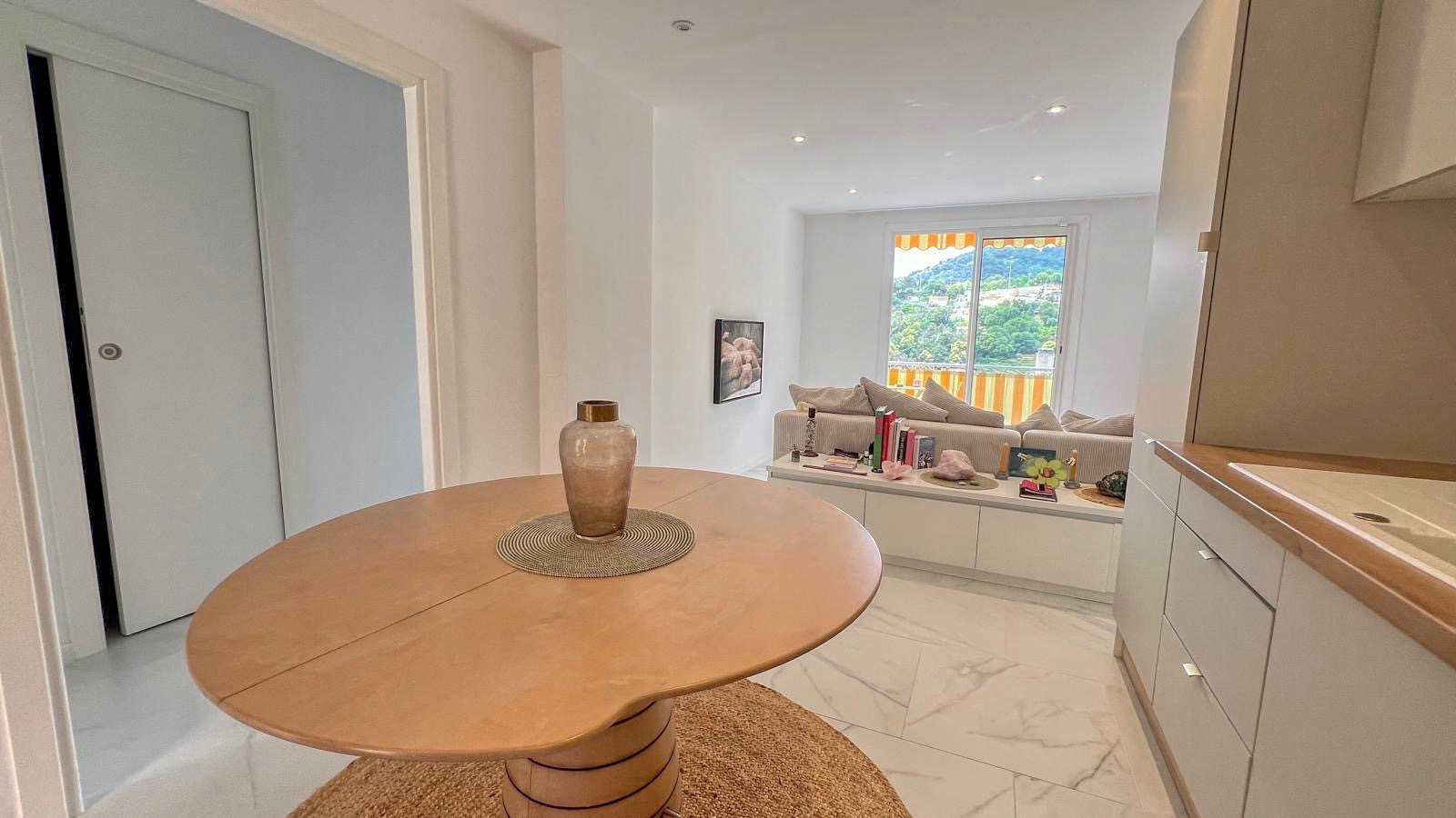 Appartement 3 pièces entièrement rénové avec terrasse, balcon et vue dégagée sur les montagnes – Menton 6