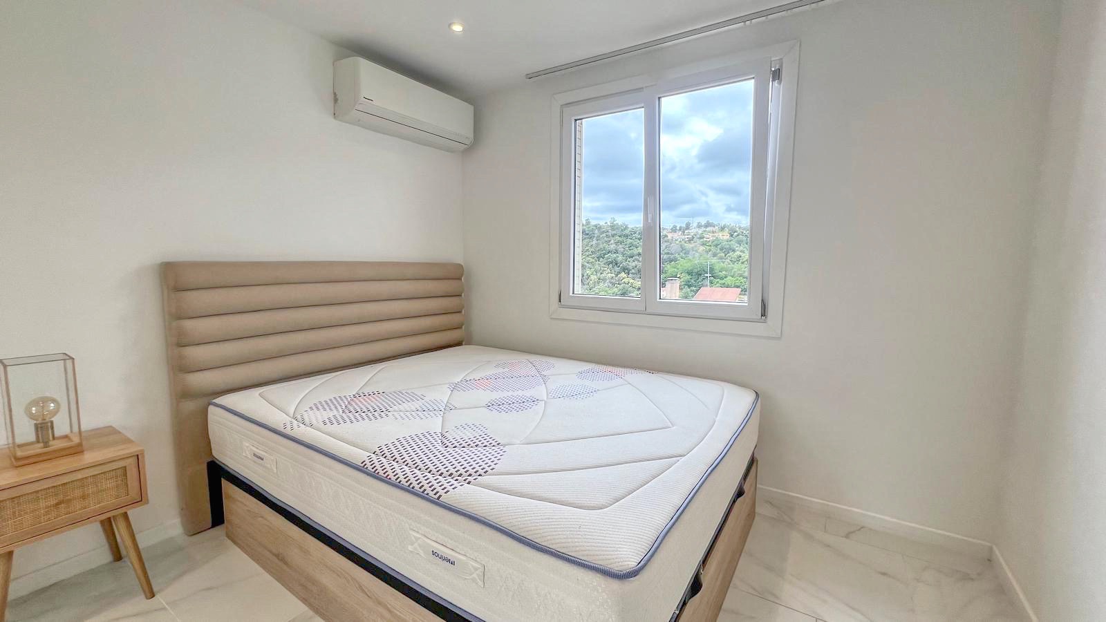 Appartement 3 pièces entièrement rénové avec terrasse, balcon et vue dégagée sur les montagnes – Menton 7