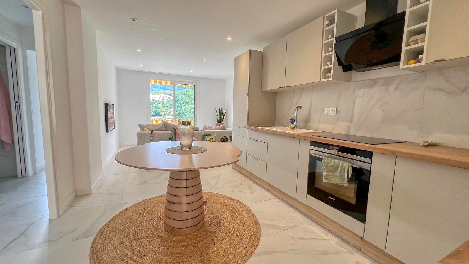 Appartement 3 pièces entièrement rénové avec terrasse, balcon et vue dégagée sur les montagnes – Menton 5