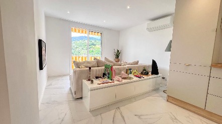 Appartement 3 pièces entièrement rénové avec terrasse, balcon et vue dégagée sur les montagnes – Menton 4