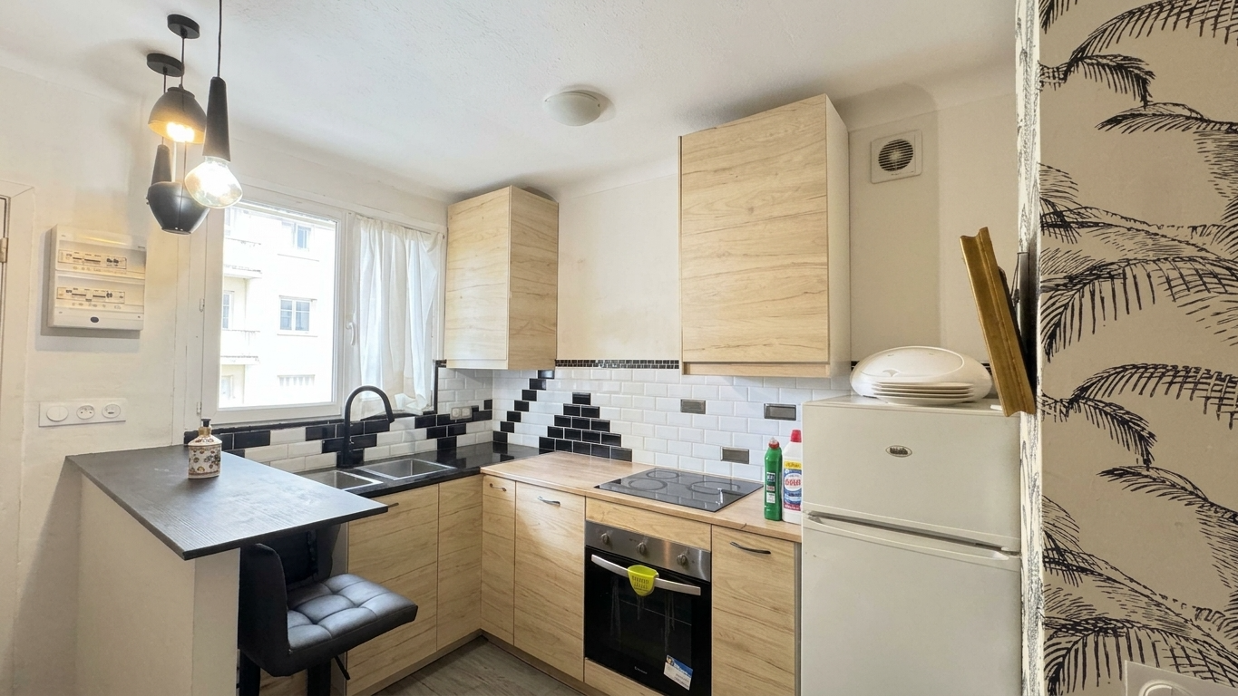 Menton – 2 Pièces Rénové de 47 m² avec Stationnement | Potentiel 3 Pièces 2